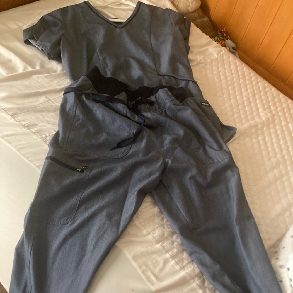 Adar scrub set / Large/ soft denim look